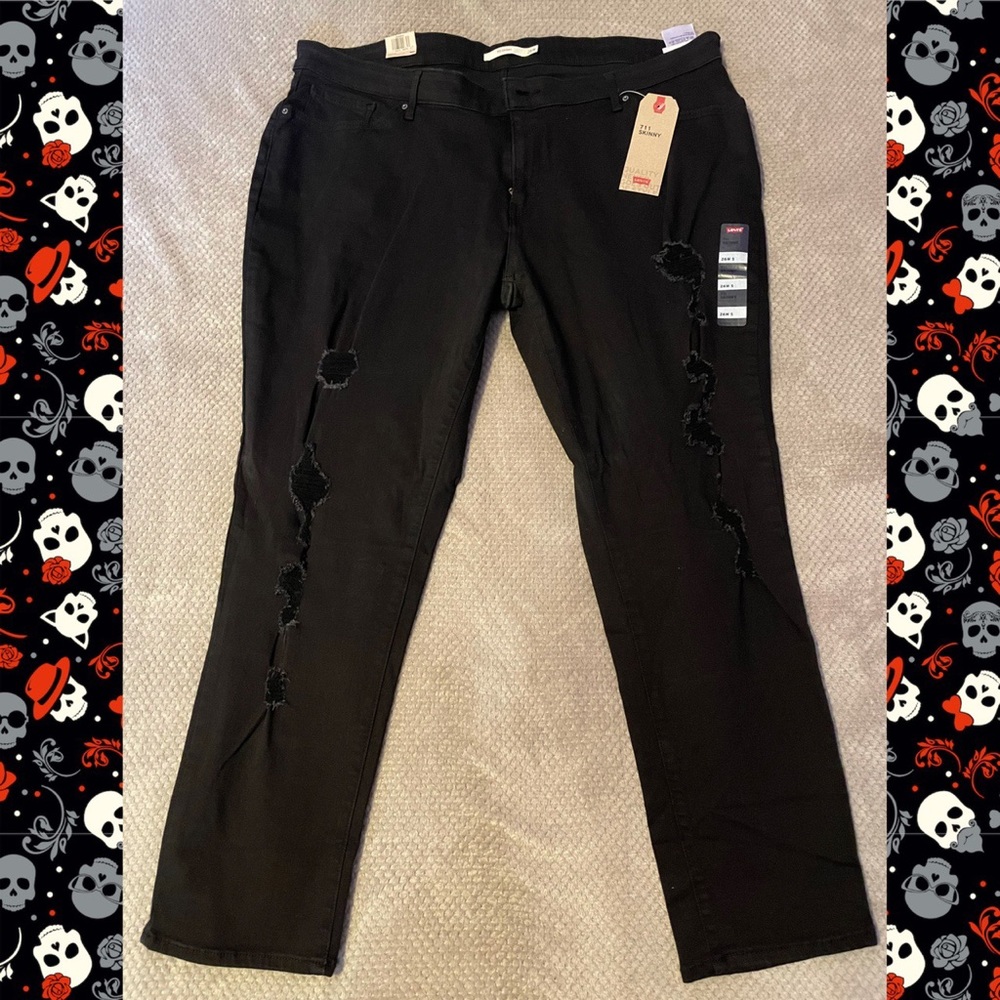 🖤✨ BRAND NEW/NEVER WORN PLUS SIZE LEVIS✨🖤